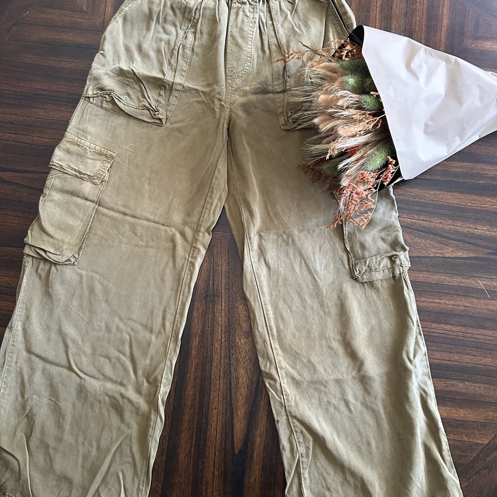 Forever 21 Khaki Cargo Pants for Women